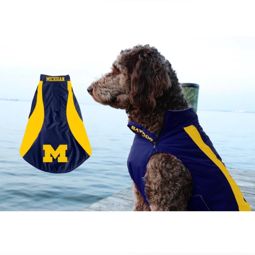 NCAA MICHIGAN Baydog Saginaw Fleece Lined Dog Jacket Size M Weather Resis - NEW